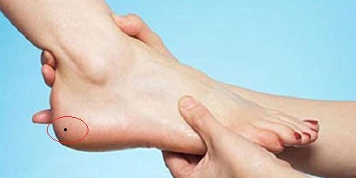 Nốt ruồi ở gót chân phải có ý nghĩa gì? | Tử Vi Cổ Học