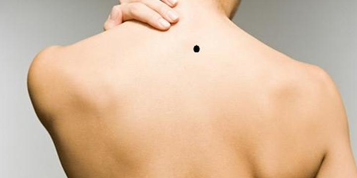 Ý nghĩa nốt ruồi ở lưng đàn ông | Tử Vi Cổ Học