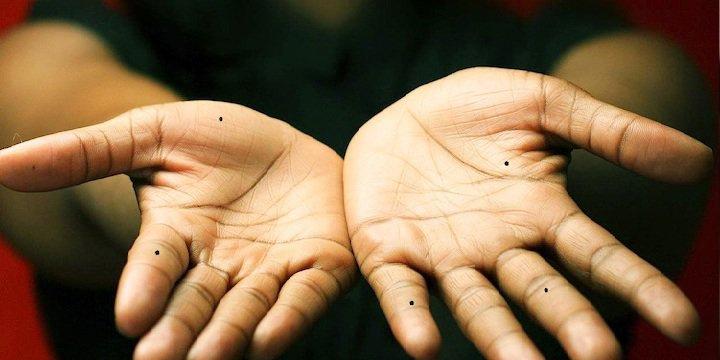 Giải mã mọi thứ về nốt ruồi nằm trên các đốt ngón tay | Tử Vi Cổ Học